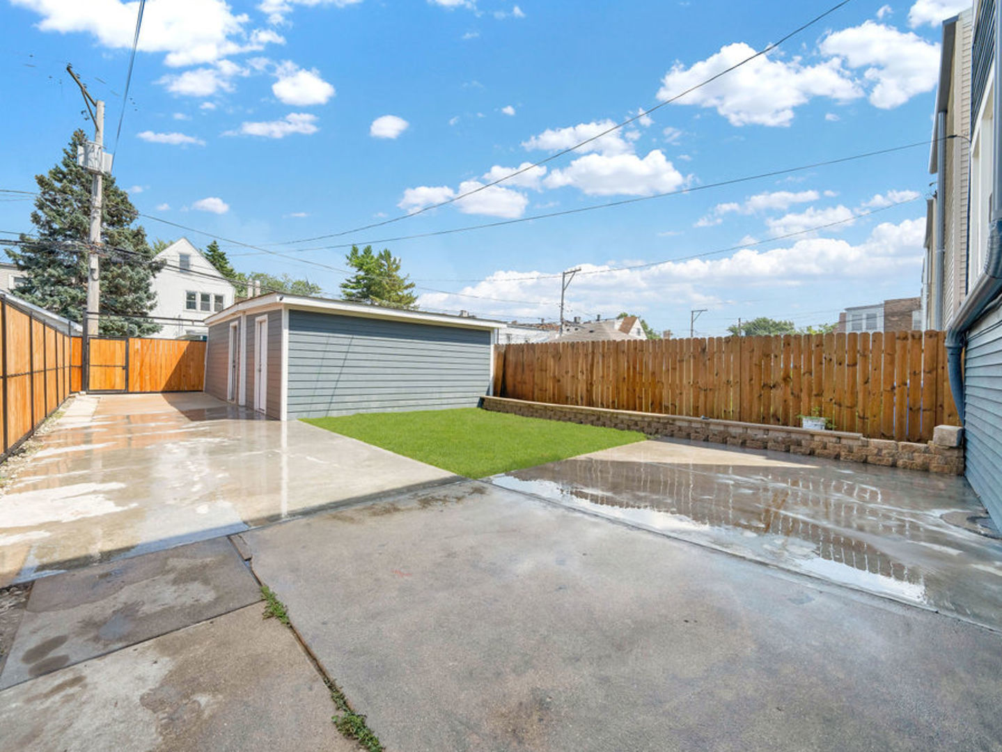 2929 N Harding Avenue