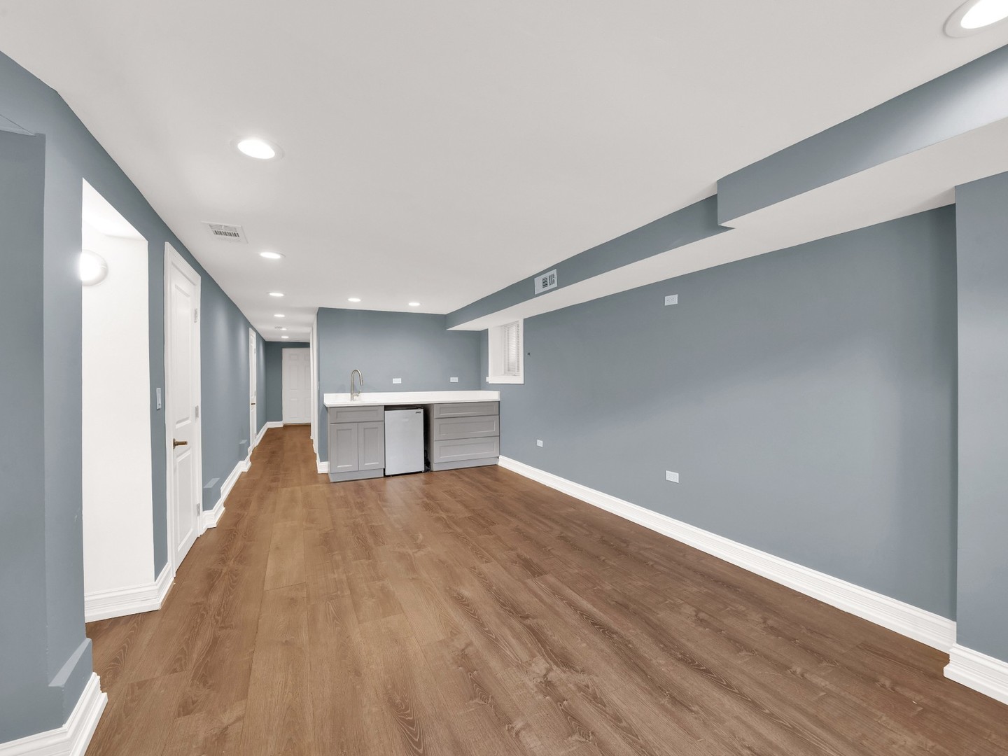 2929 N Harding Avenue