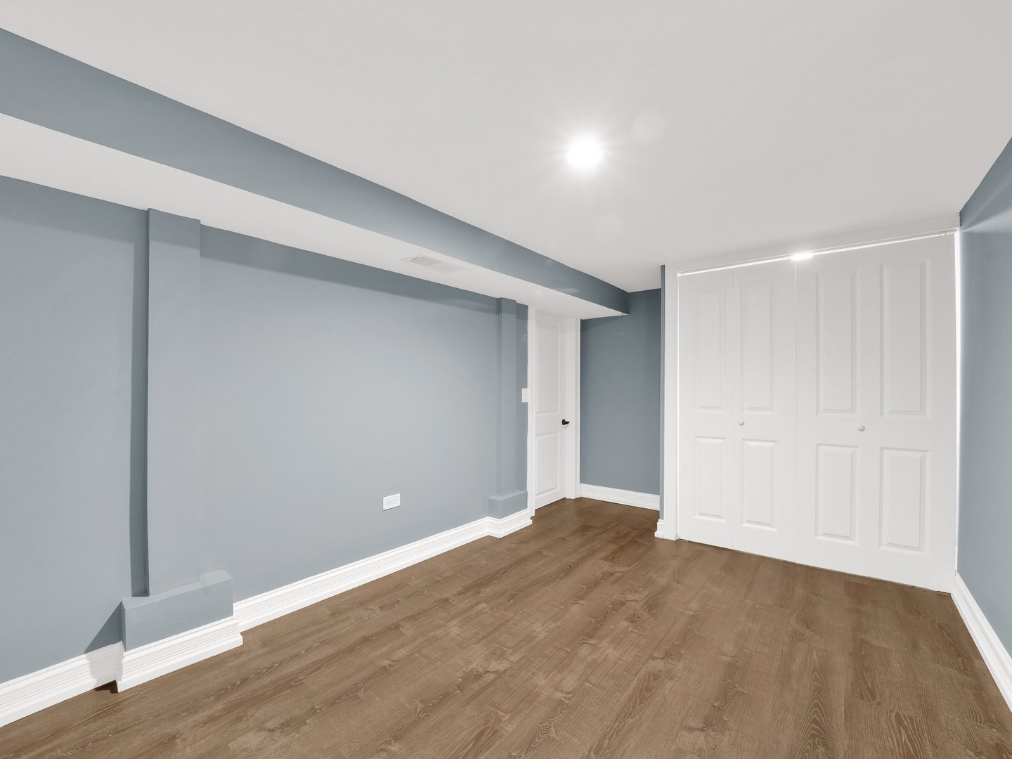 2929 N Harding Avenue