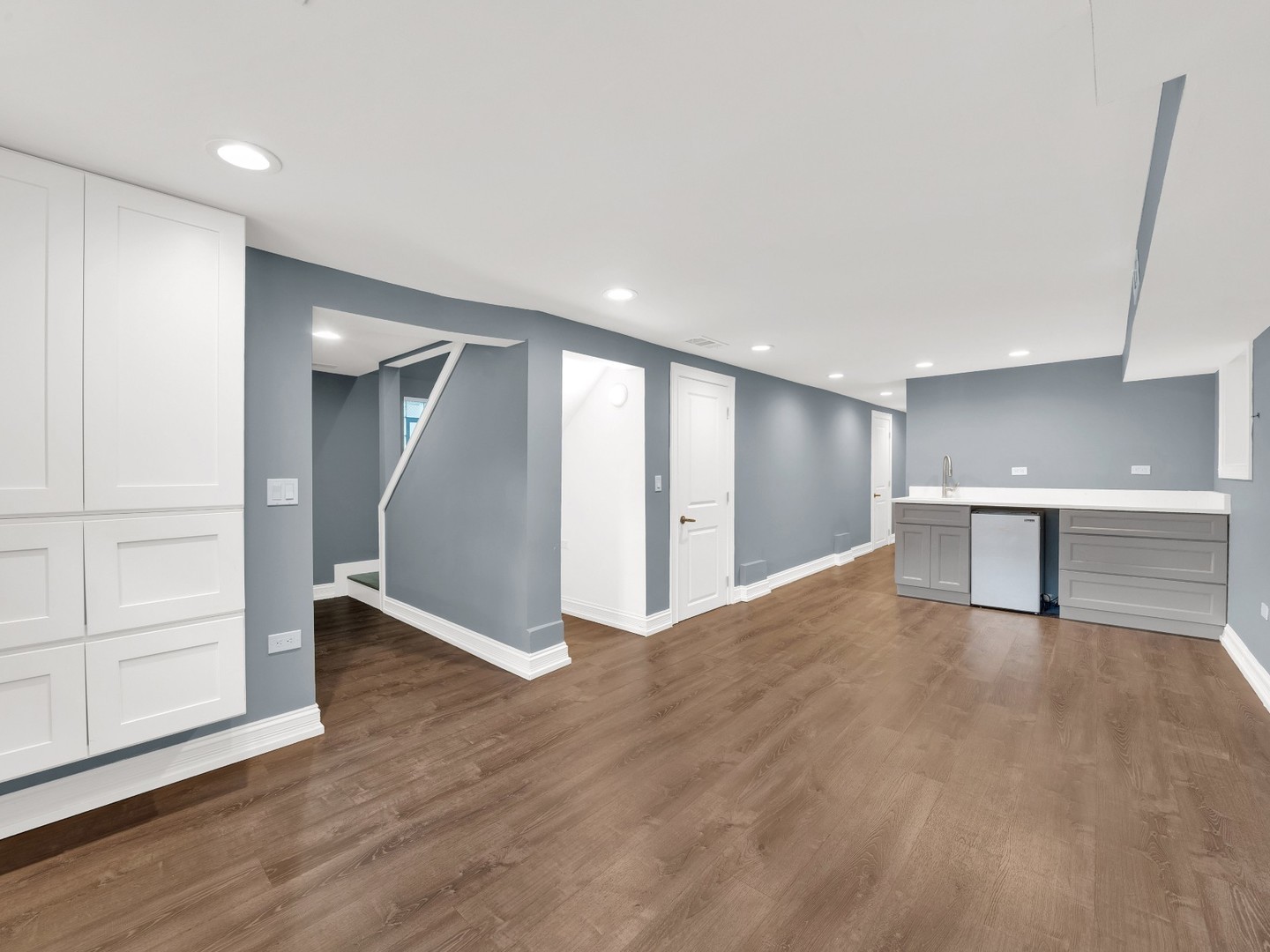 2929 N Harding Avenue