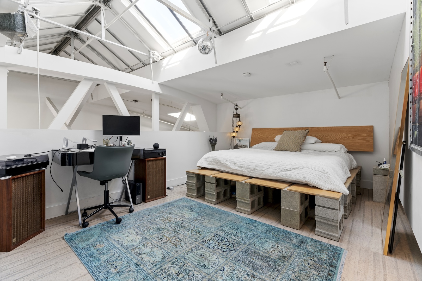 5823 N Ravenswood Avenue Unit: 205