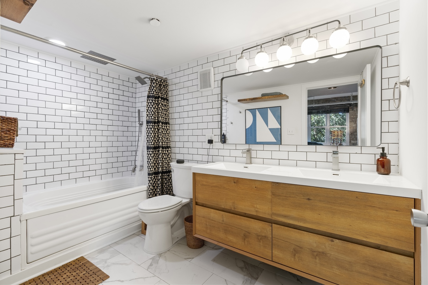 5823 N Ravenswood Avenue Unit: 205