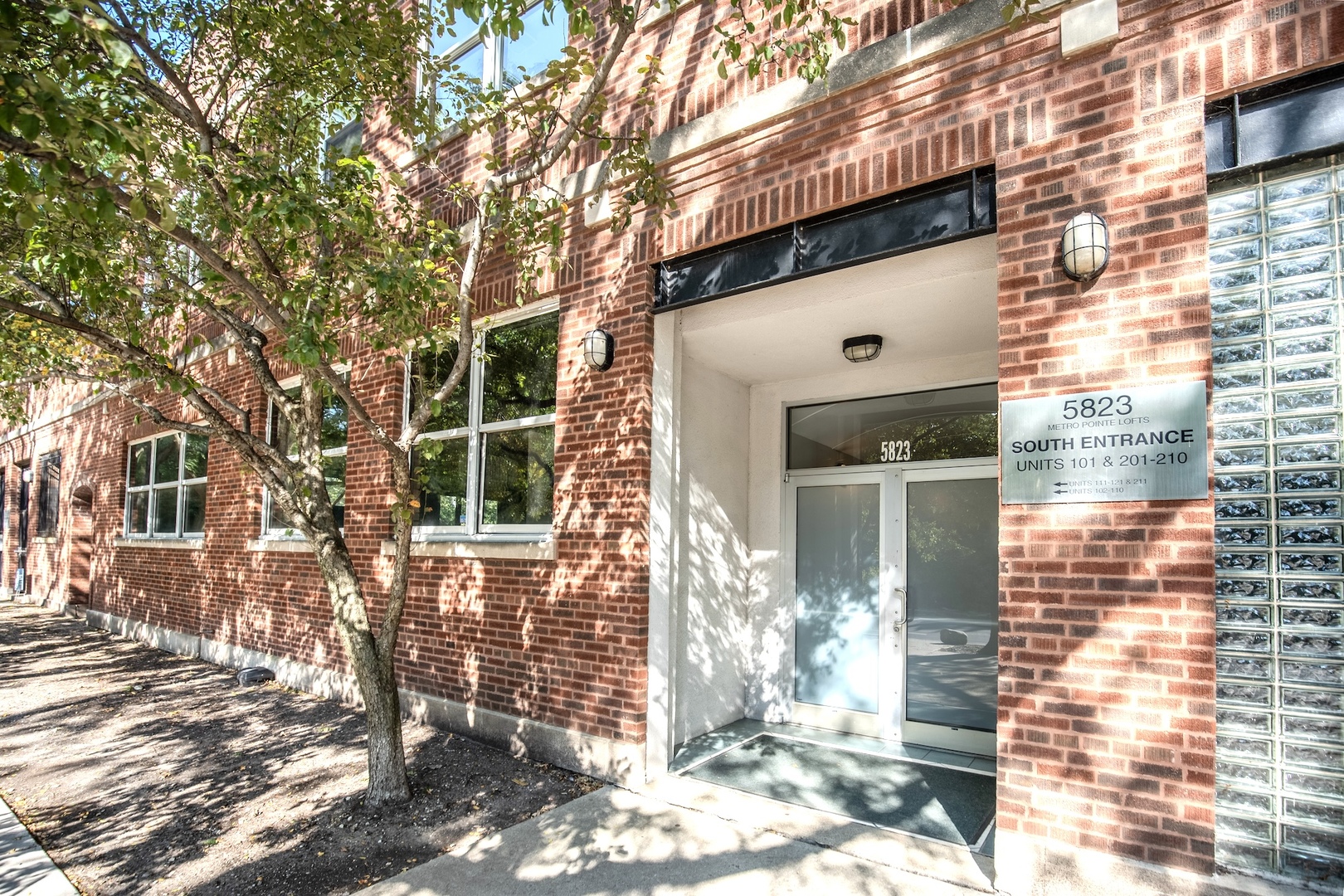 5823 N Ravenswood Avenue Unit: 205