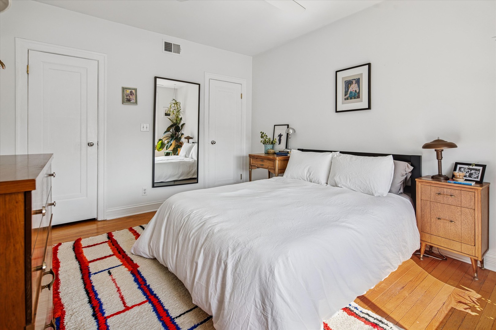 3039 N Troy Street Unit: 2E