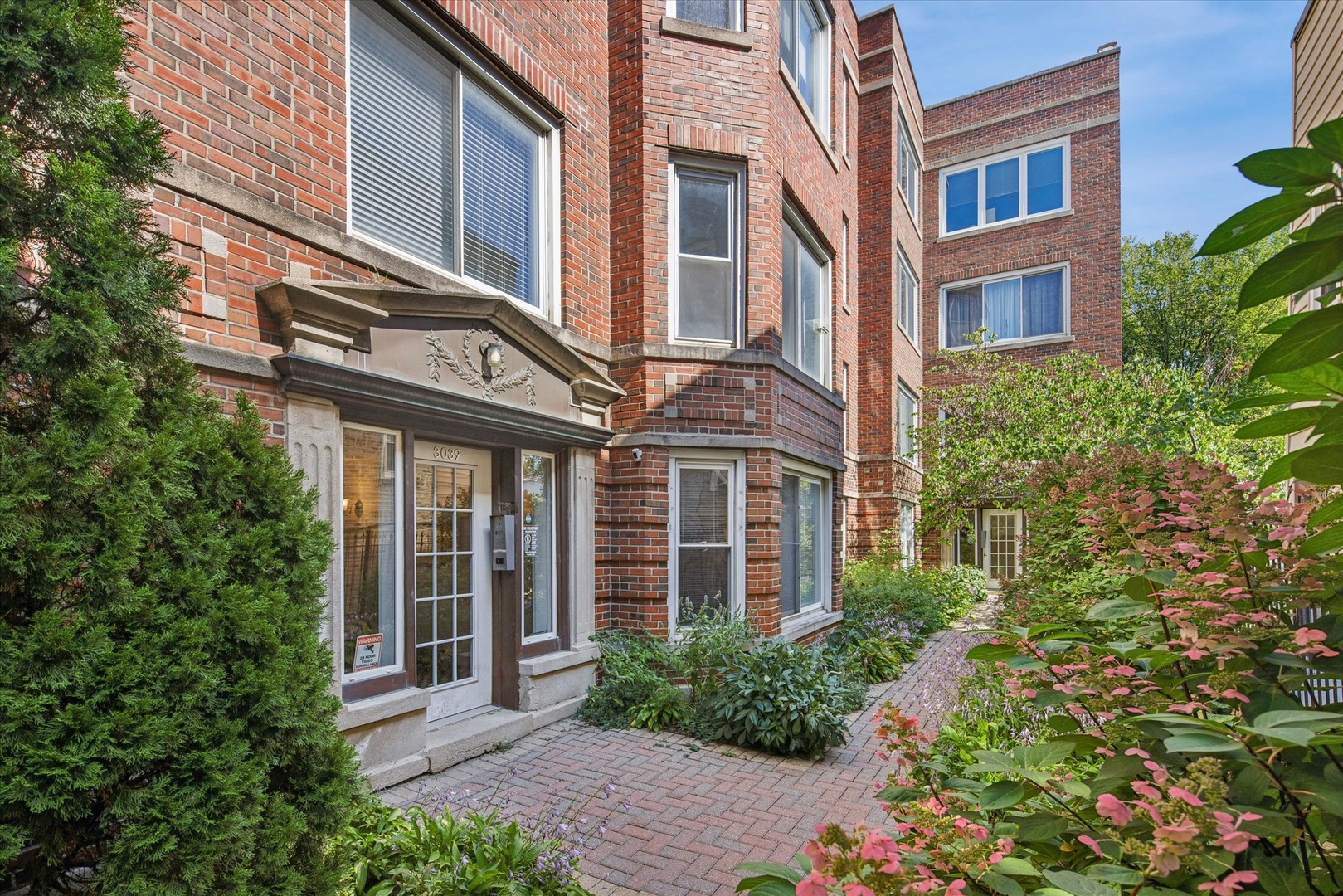 3039 N Troy Street Unit: 2E