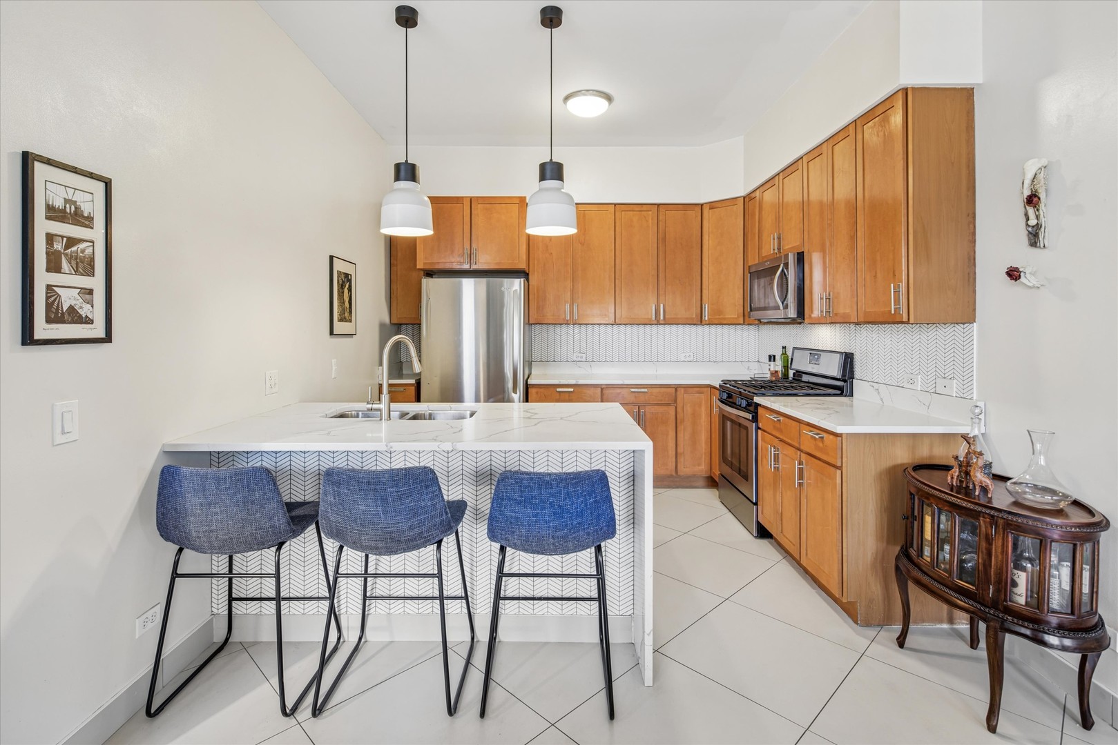 3741 N Wolcott Avenue Unit: 6