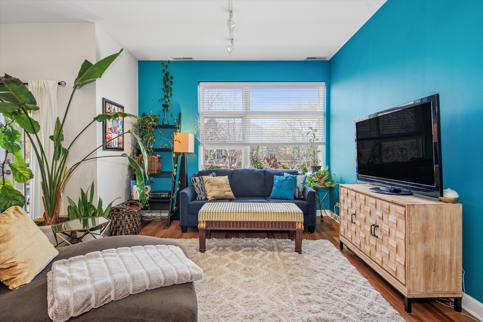 3741 N Wolcott Avenue Unit: 6