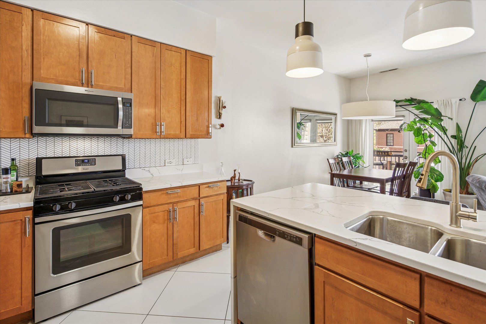 3741 N Wolcott Avenue Unit: 6