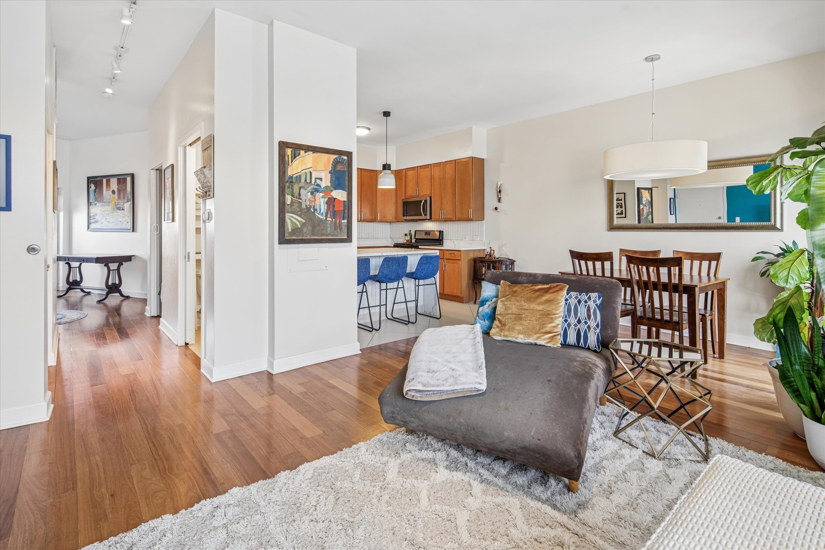 3741 N Wolcott Avenue Unit: 6