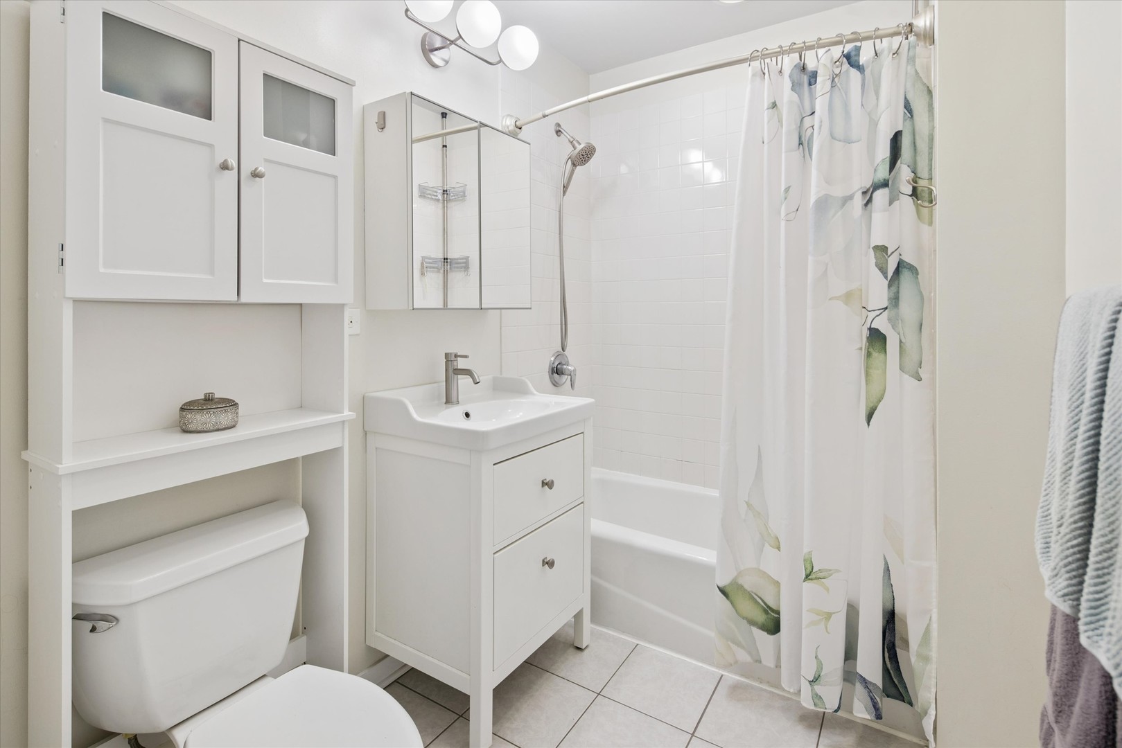 3741 N Wolcott Avenue Unit: 6