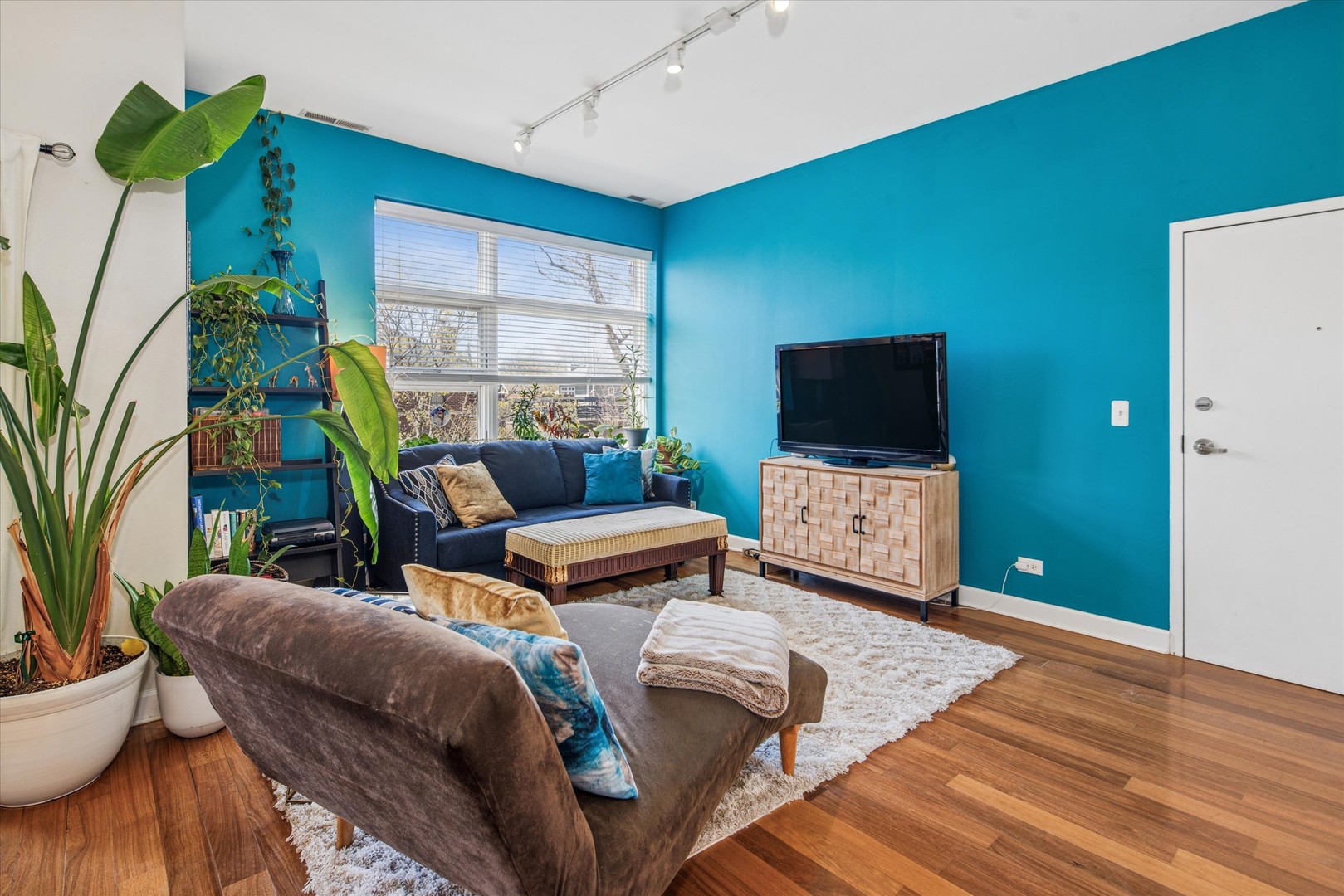 3741 N Wolcott Avenue Unit: 6