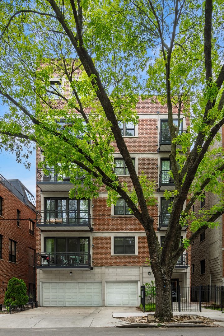 1446 N North Park Avenue Unit: 4R