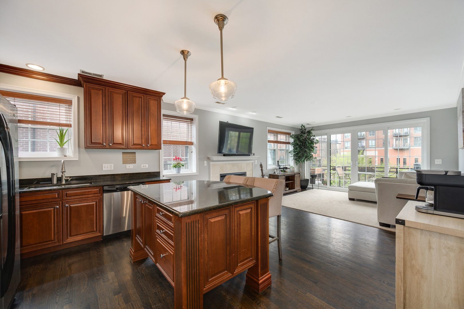 1446 N North Park Avenue Unit: 4R