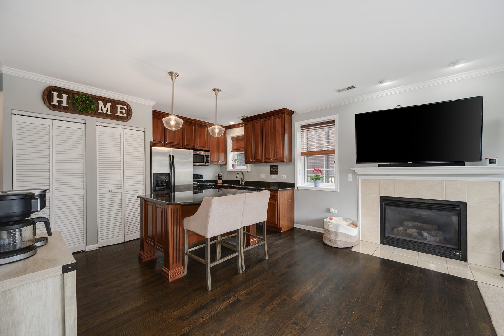 1446 N North Park Avenue Unit: 4R