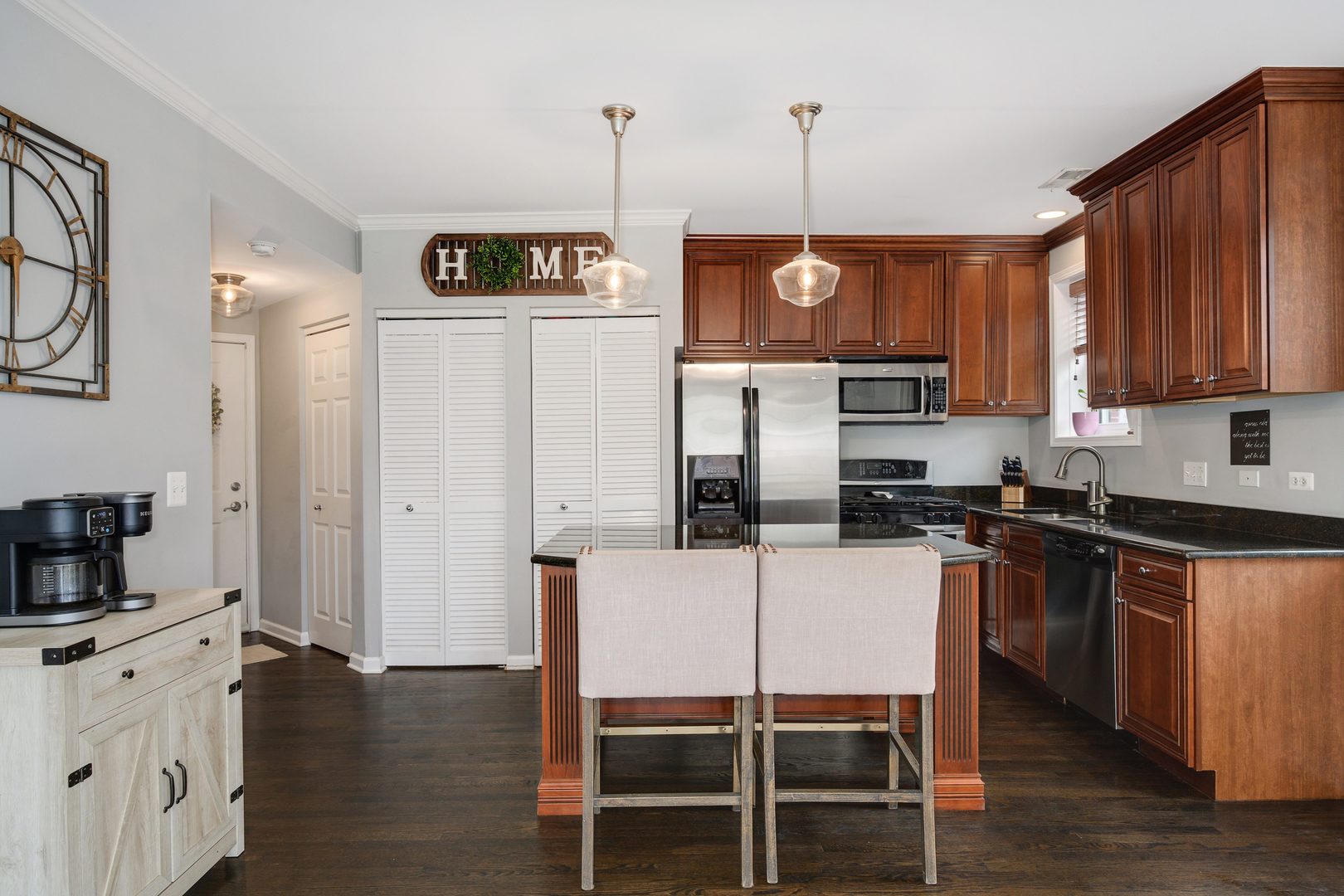 1446 N North Park Avenue Unit: 4R
