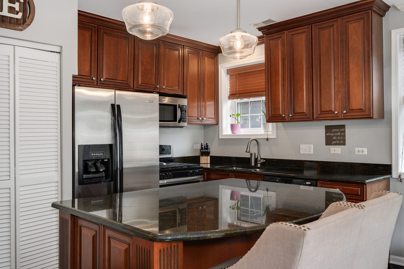1446 N North Park Avenue Unit: 4R