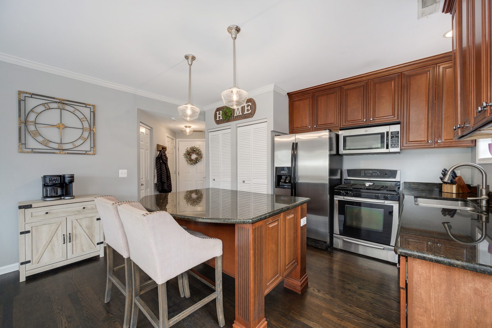 1446 N North Park Avenue Unit: 4R
