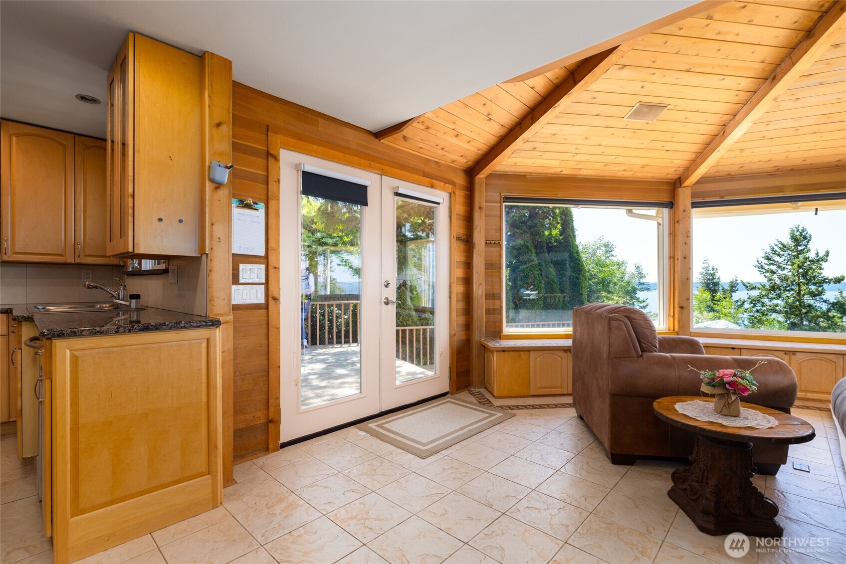 10 Edgewater Drive