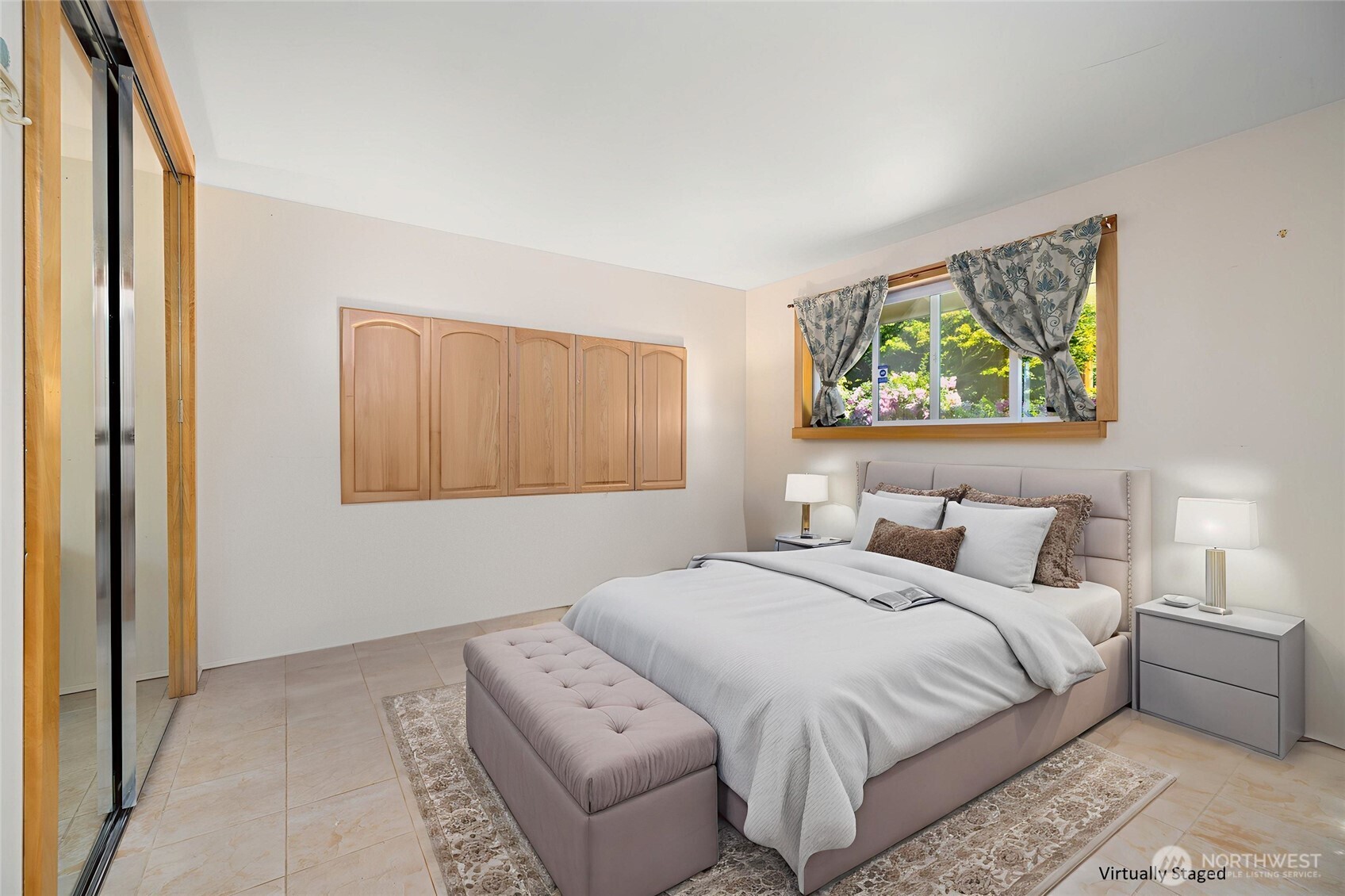 10 Edgewater Drive