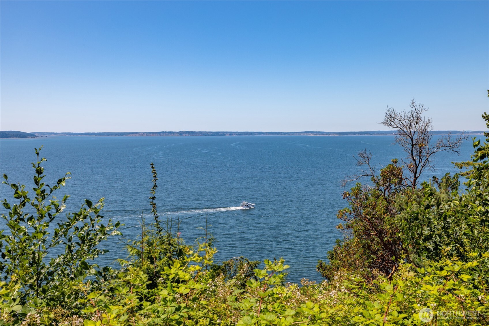 10 Edgewater Drive