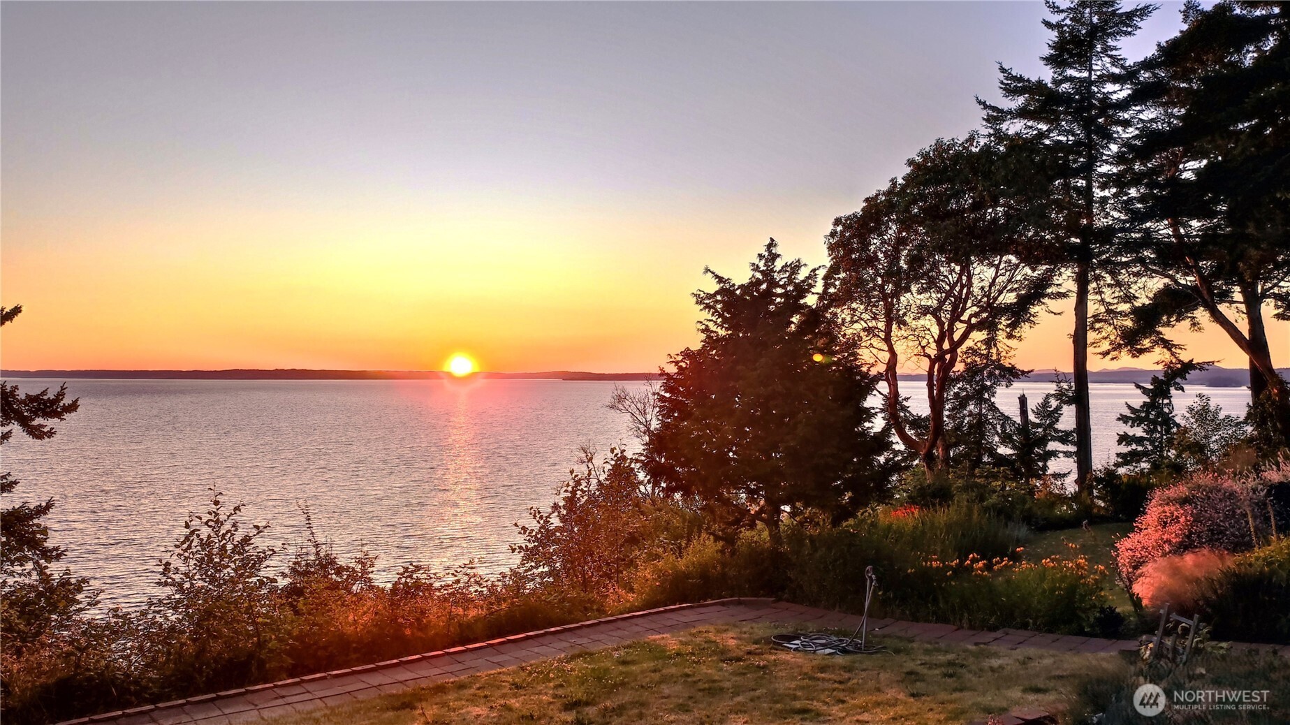 10 Edgewater Drive