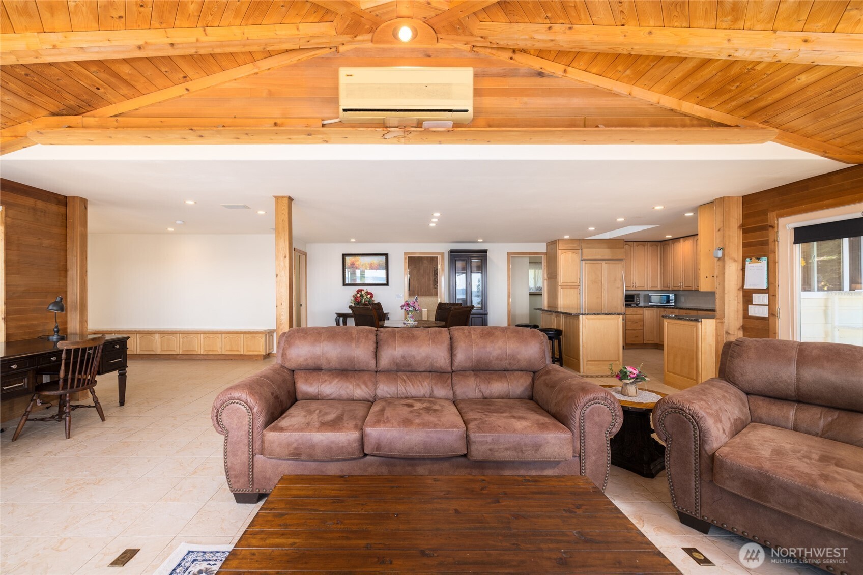 10 Edgewater Drive