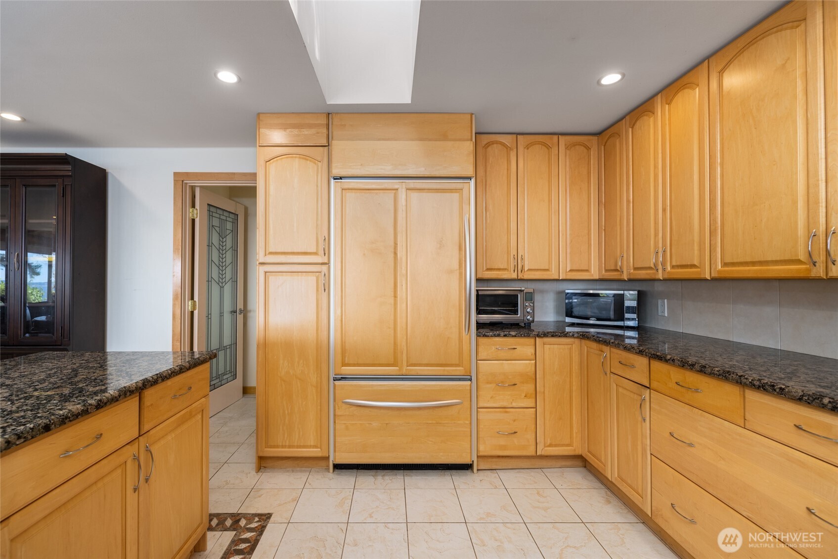10 Edgewater Drive
