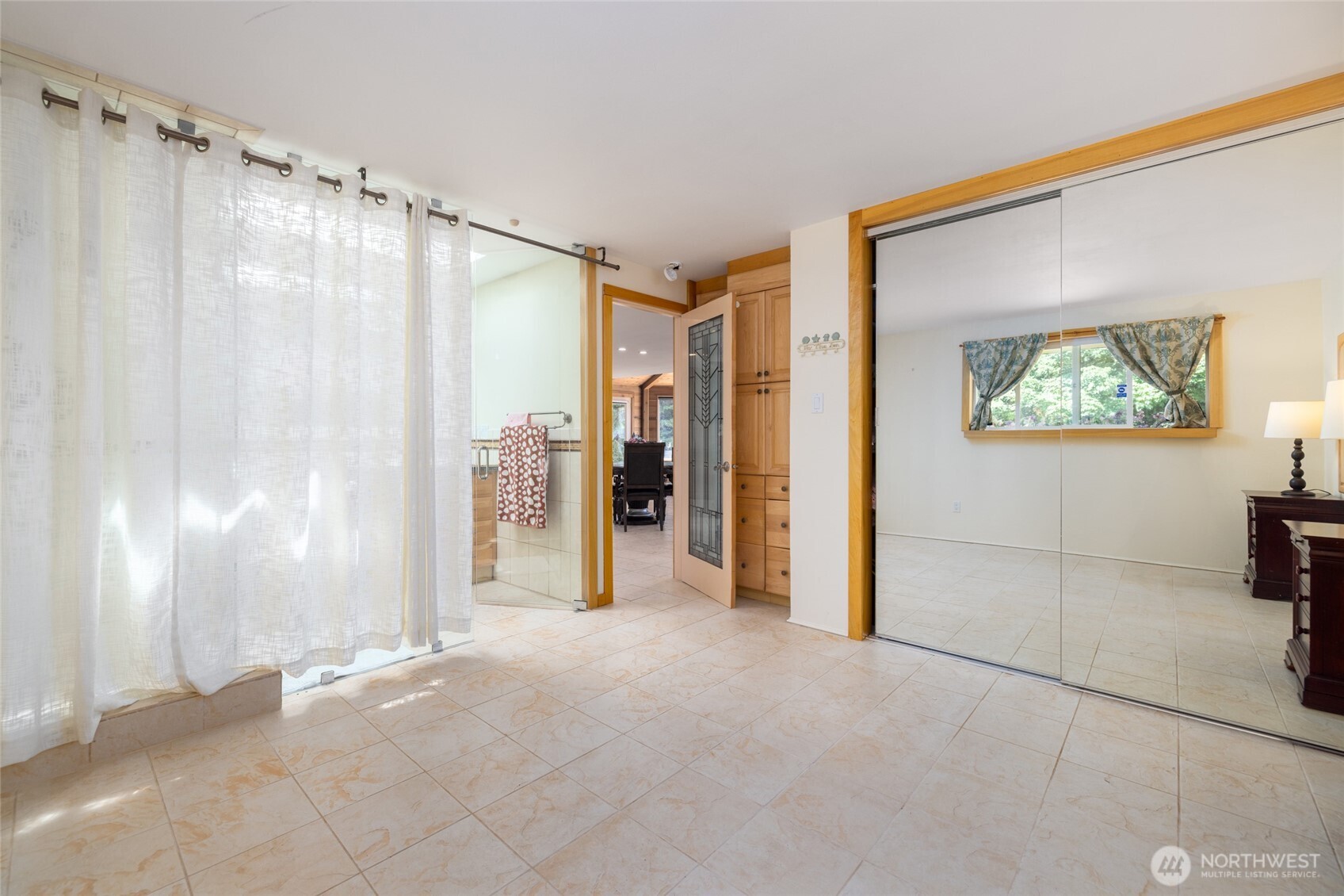 10 Edgewater Drive