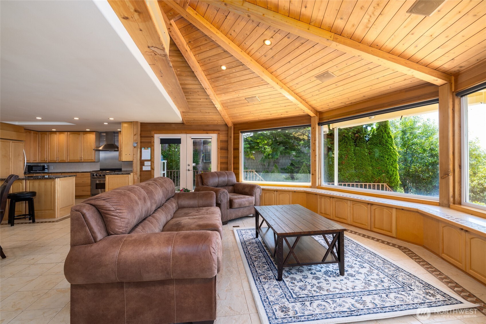 10 Edgewater Drive