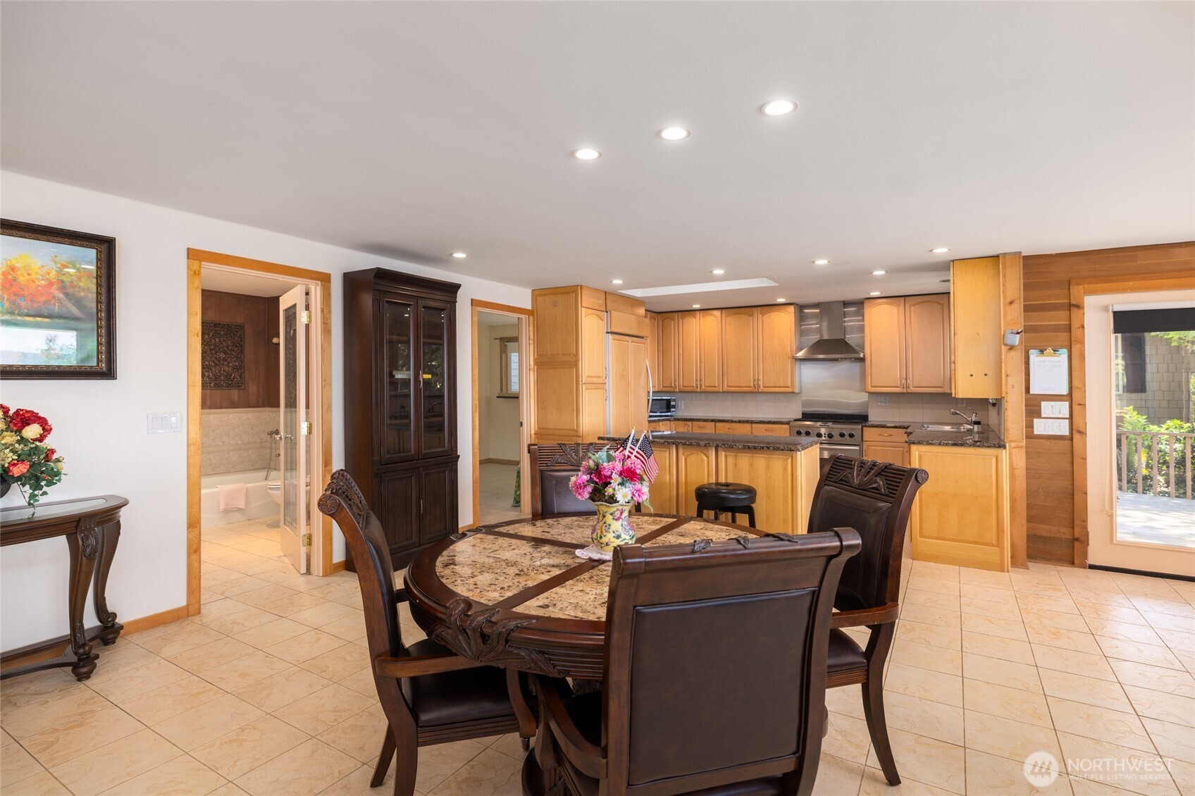 10 Edgewater Drive