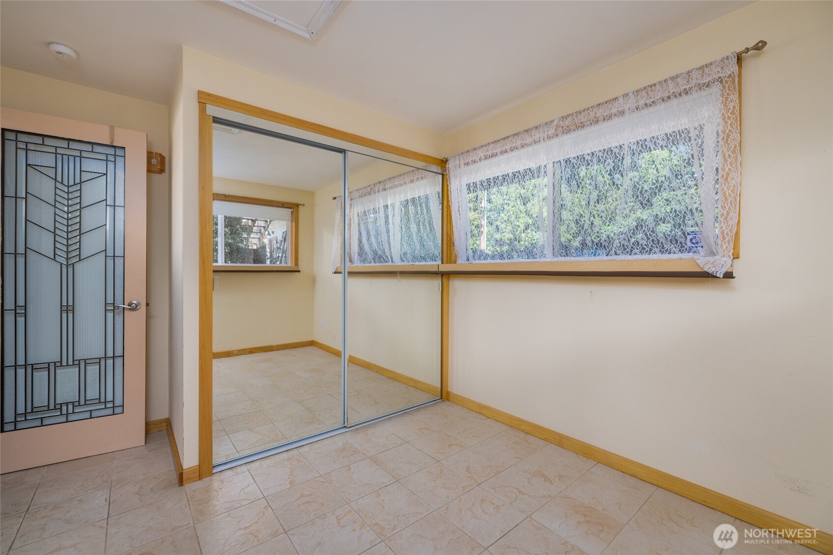 10 Edgewater Drive