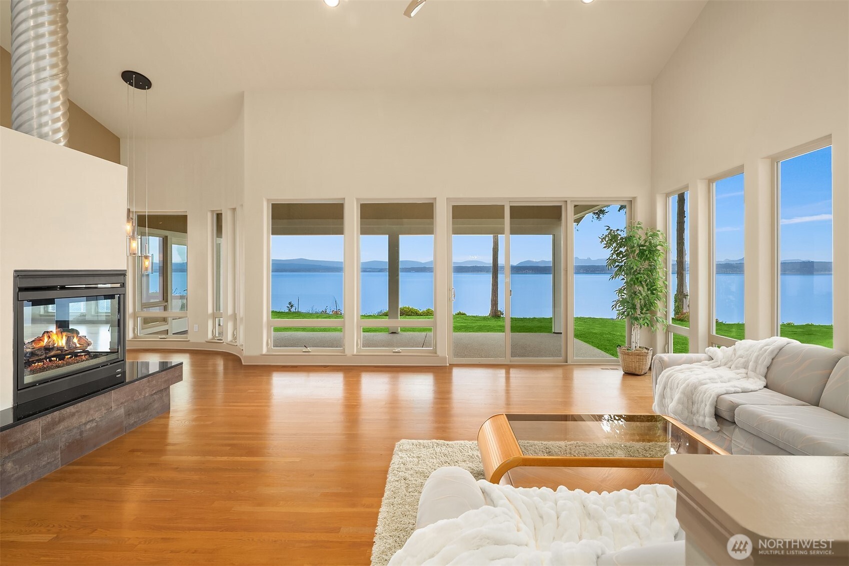 1639 S Country Club Drive