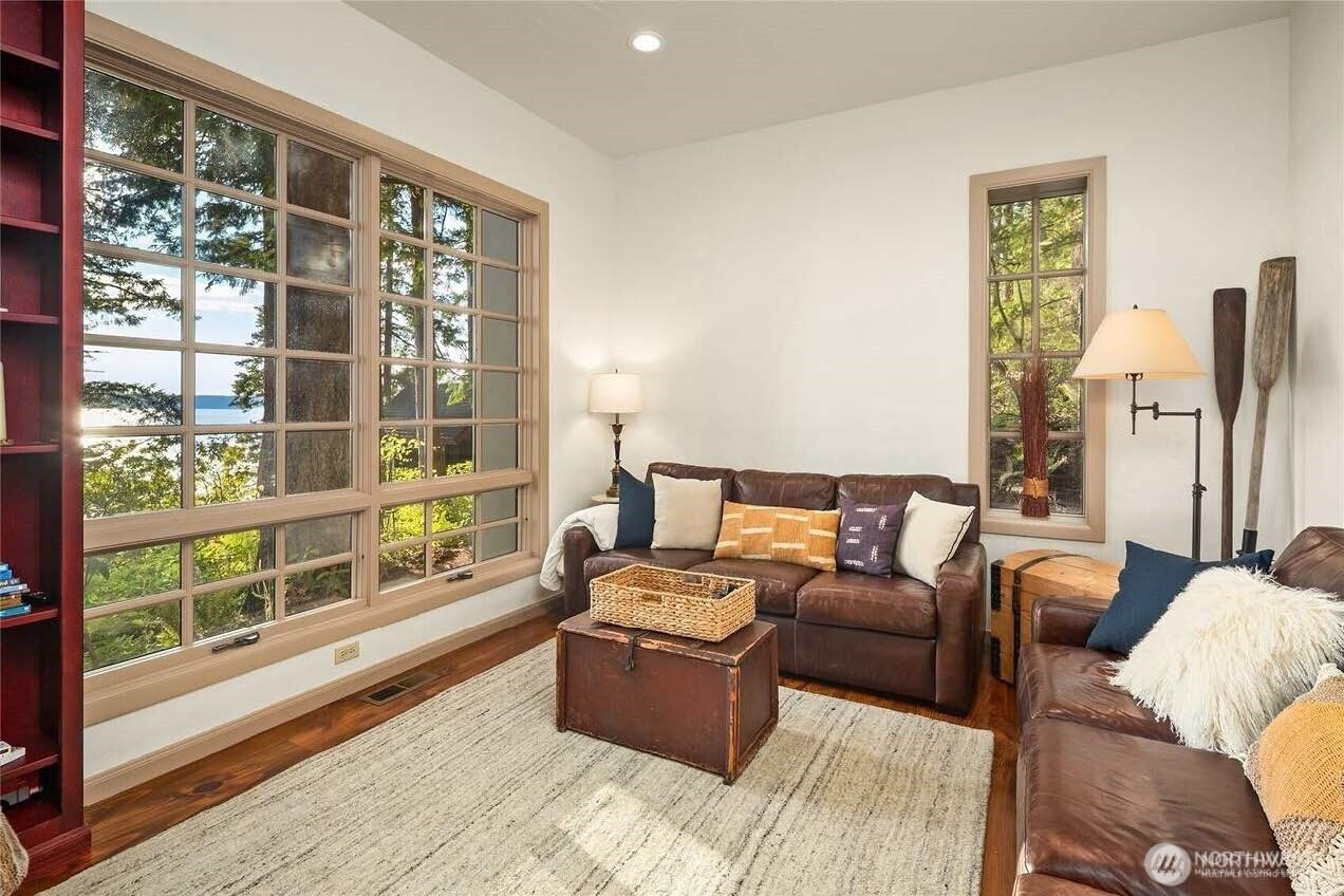 16818 Marine Drive