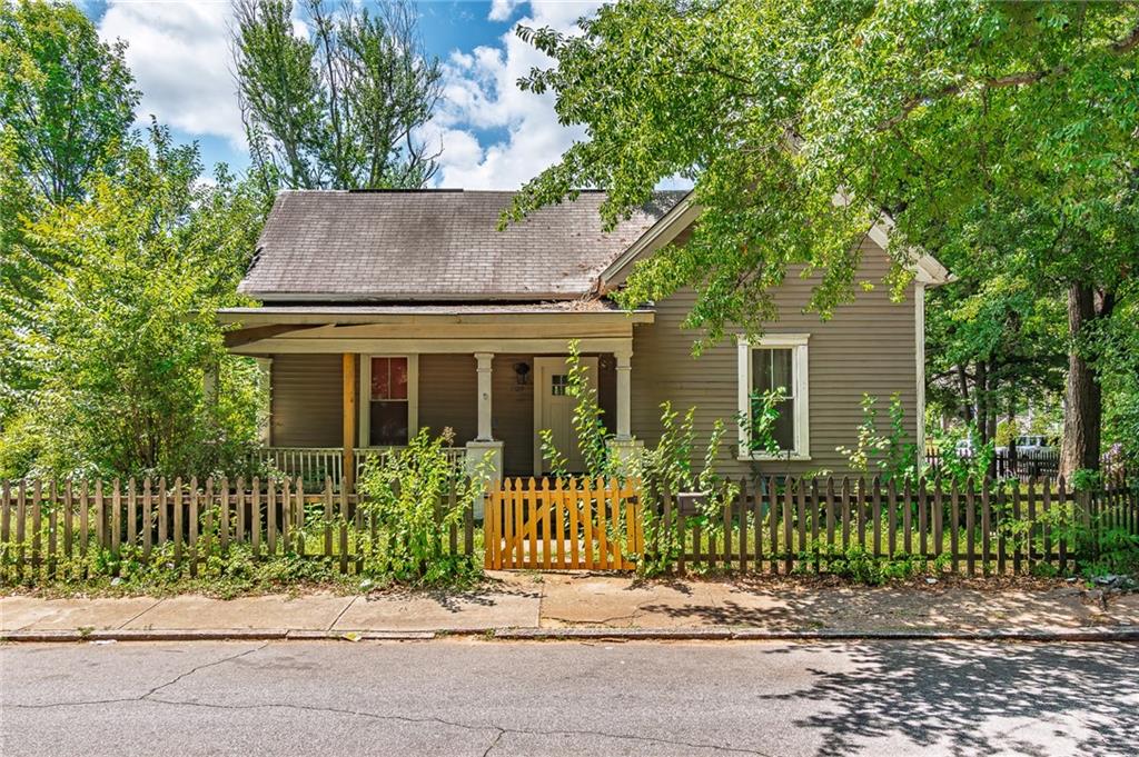 1129 Sanders Avenue SE