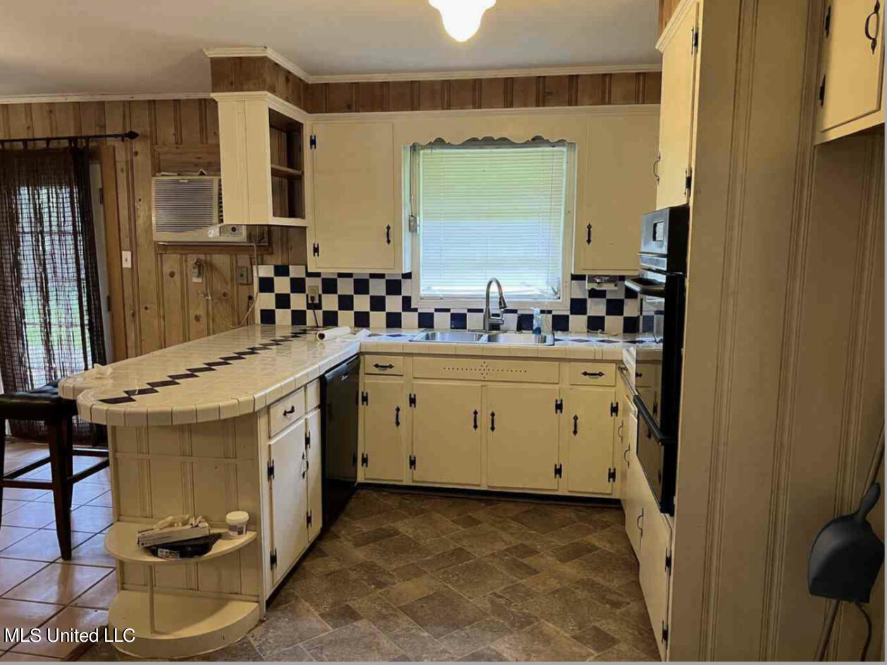 2310 Grenada Boulevard