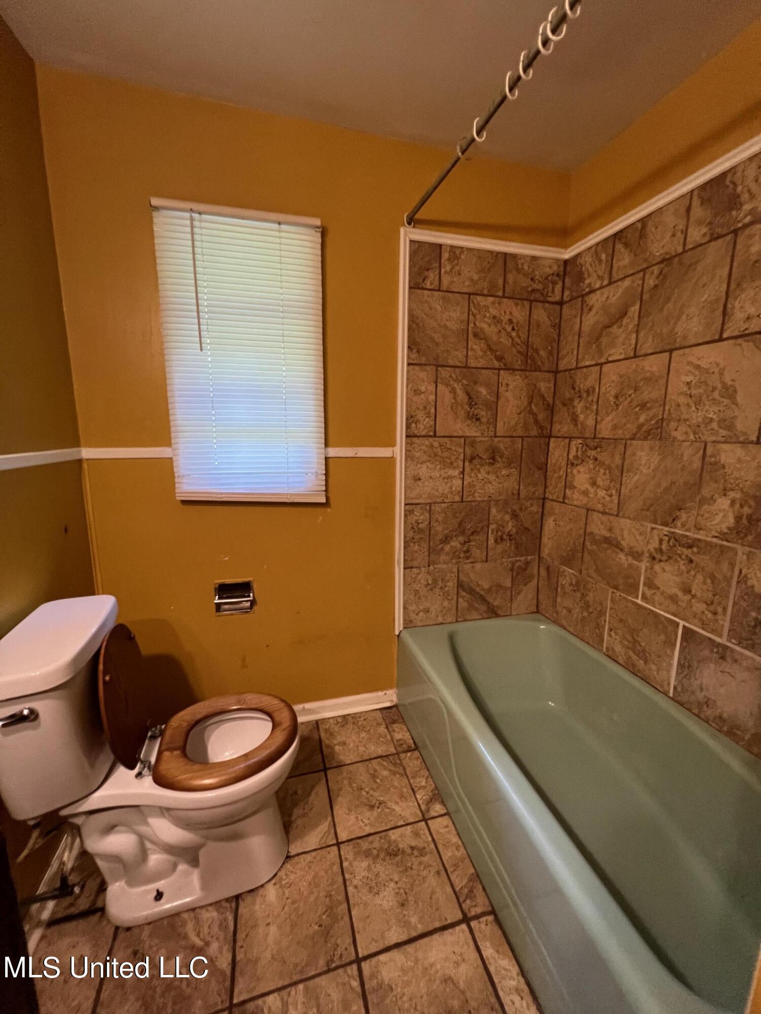 2310 Grenada Boulevard