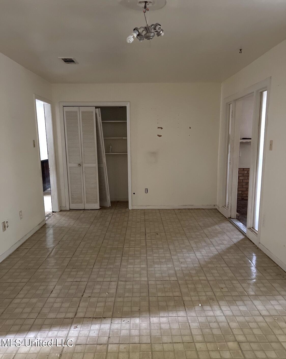 218 Meadowbrook Road