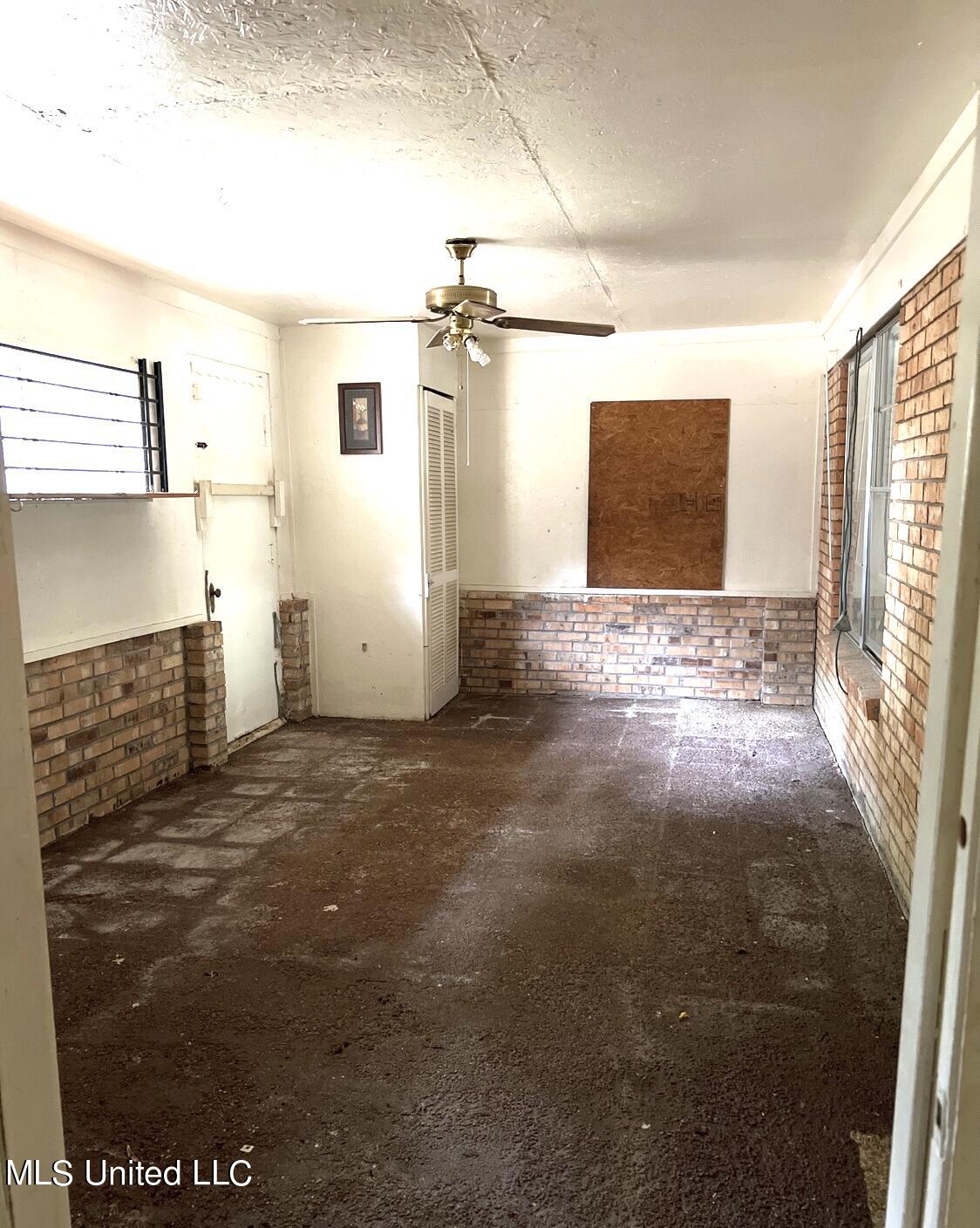 218 Meadowbrook Road