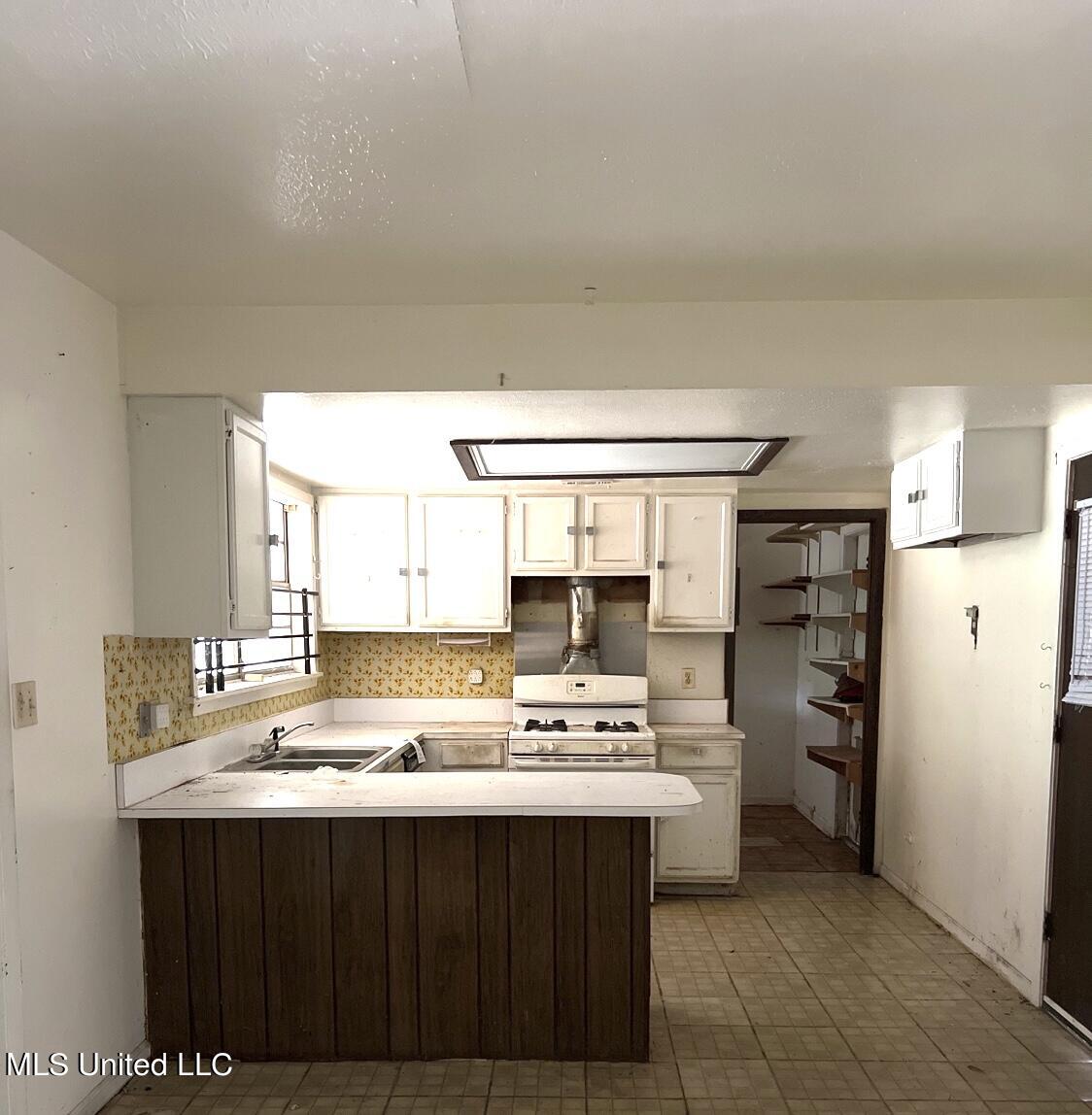 218 Meadowbrook Road