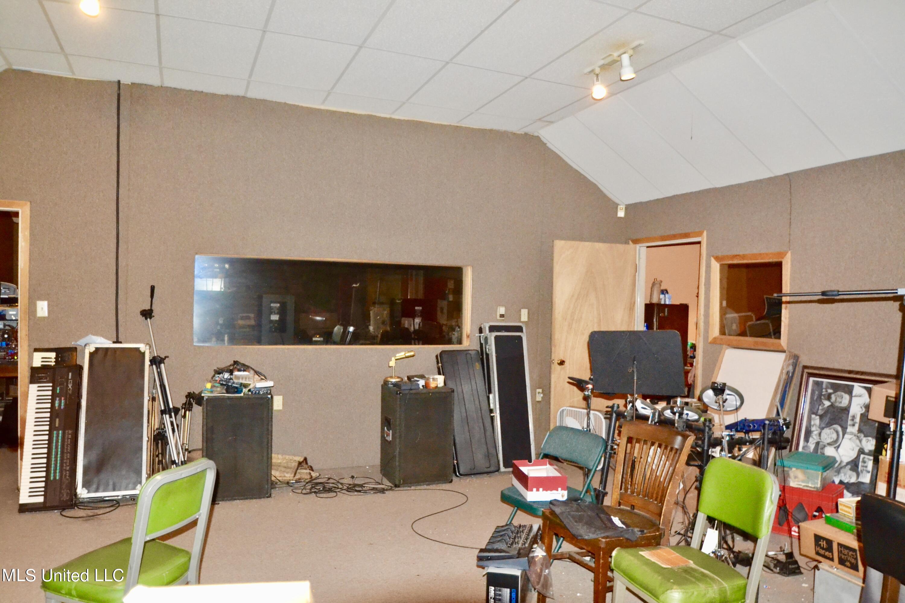 112 W Claiborne Avenue