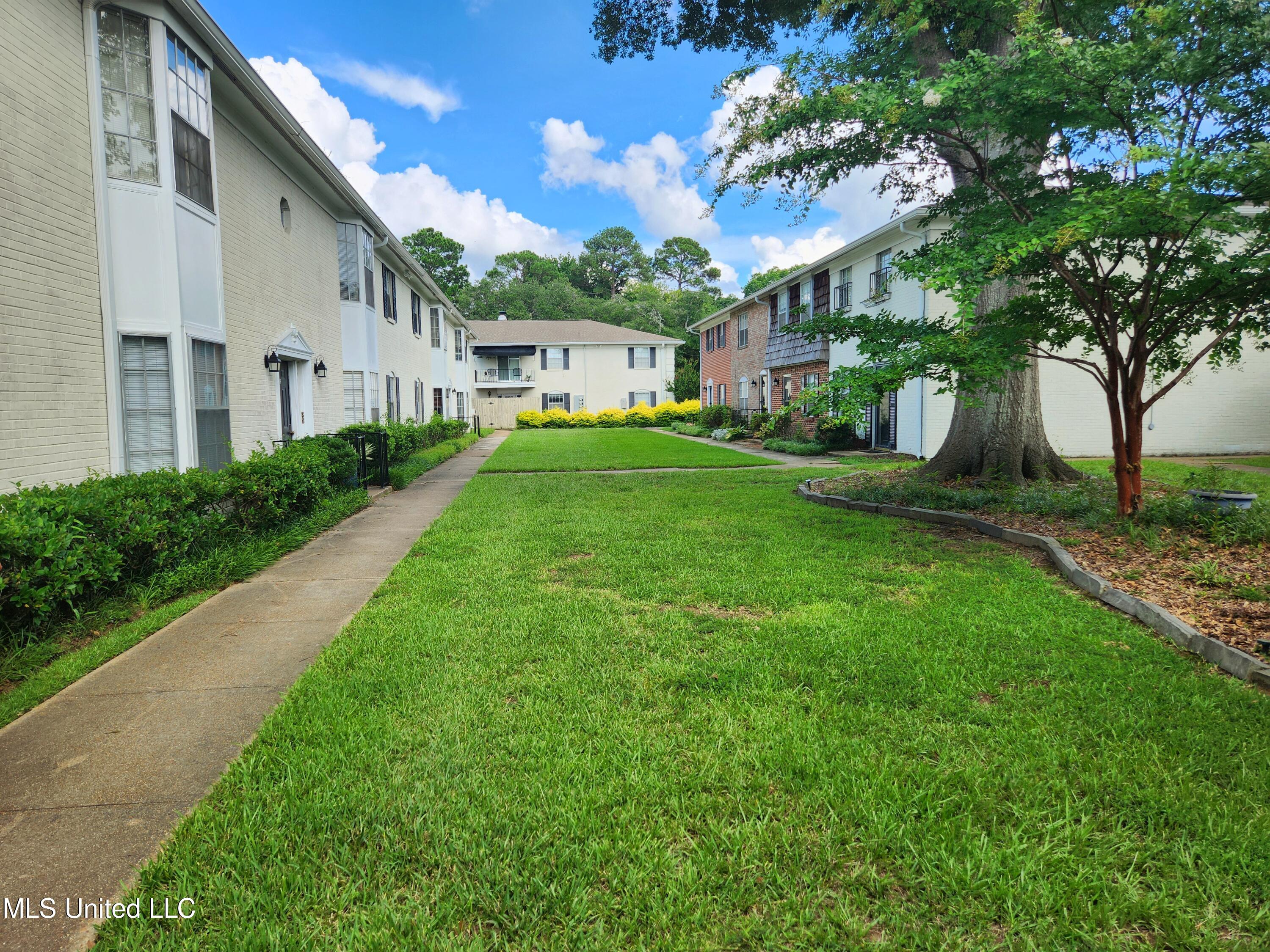 5025 Wayneland Drive, F1