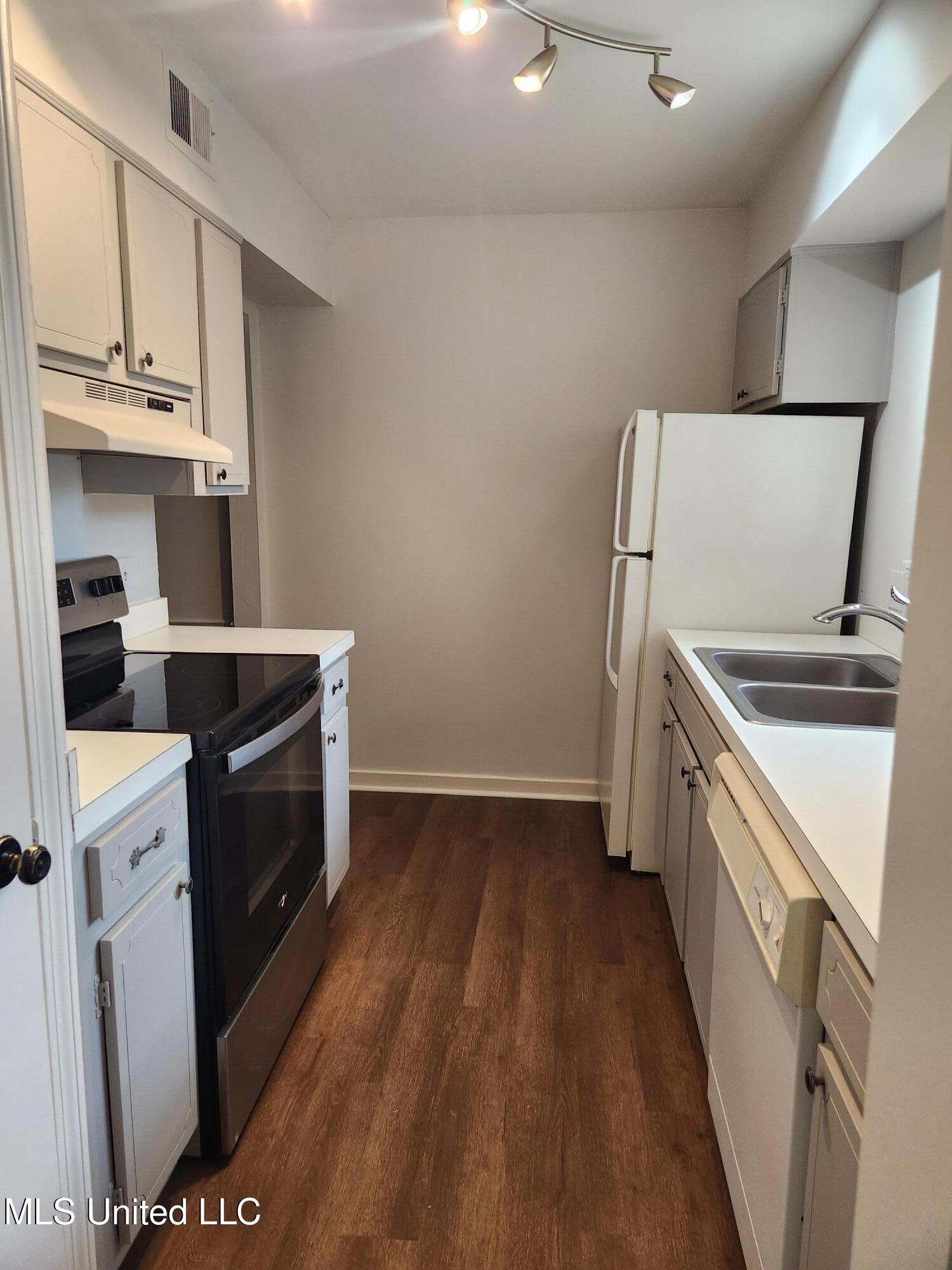 5025 Wayneland Drive, B7