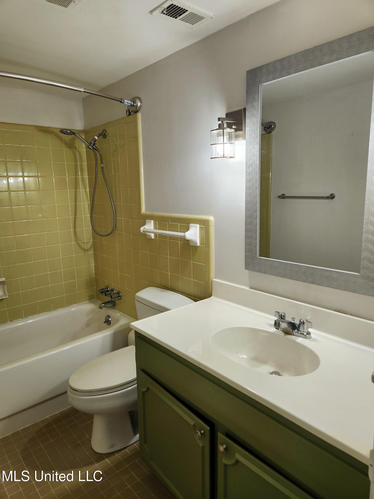 5025 Wayneland Drive, B7