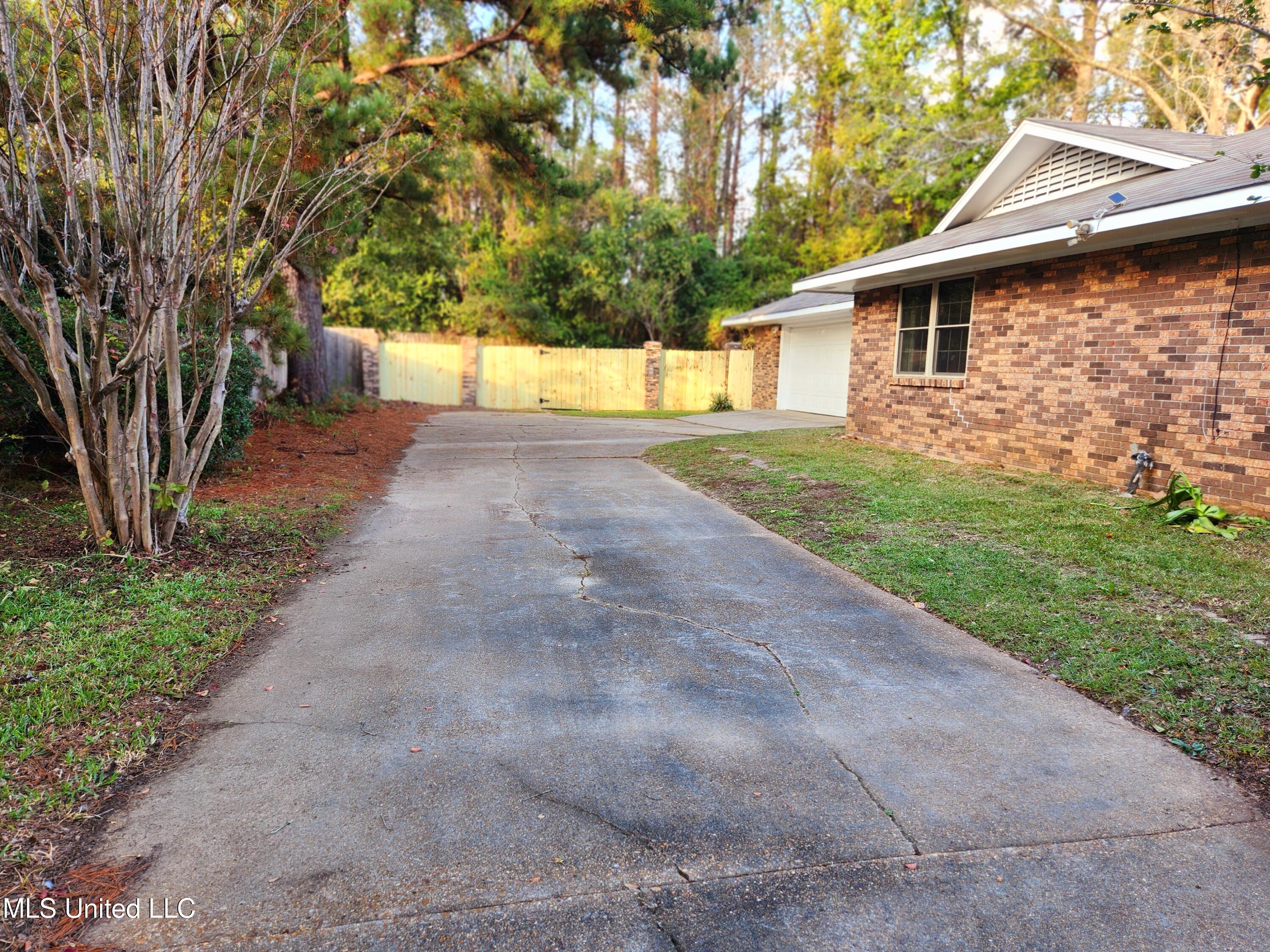 1234 Woodfield Drive