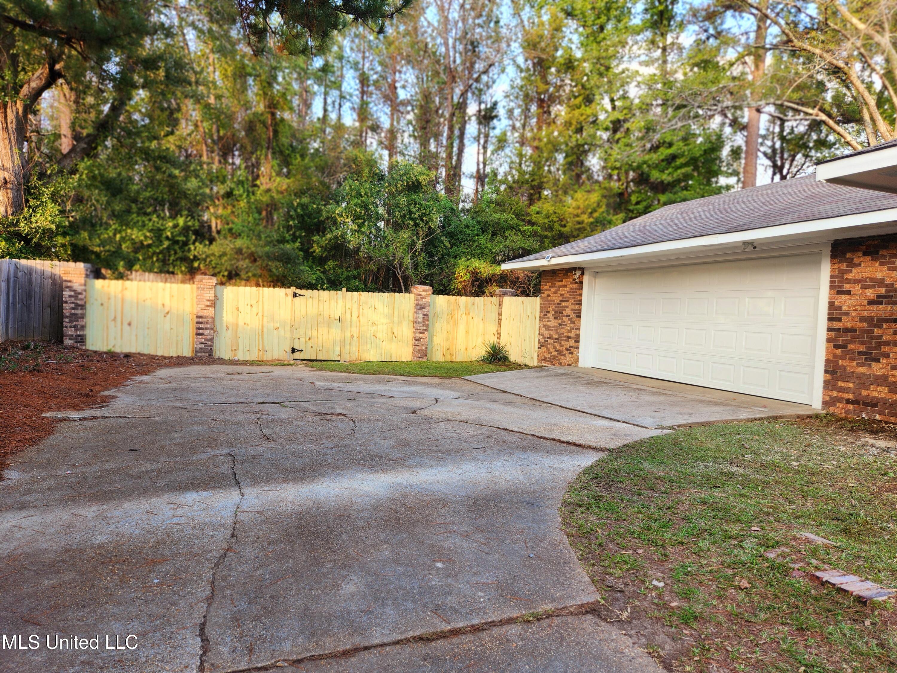 1234 Woodfield Drive