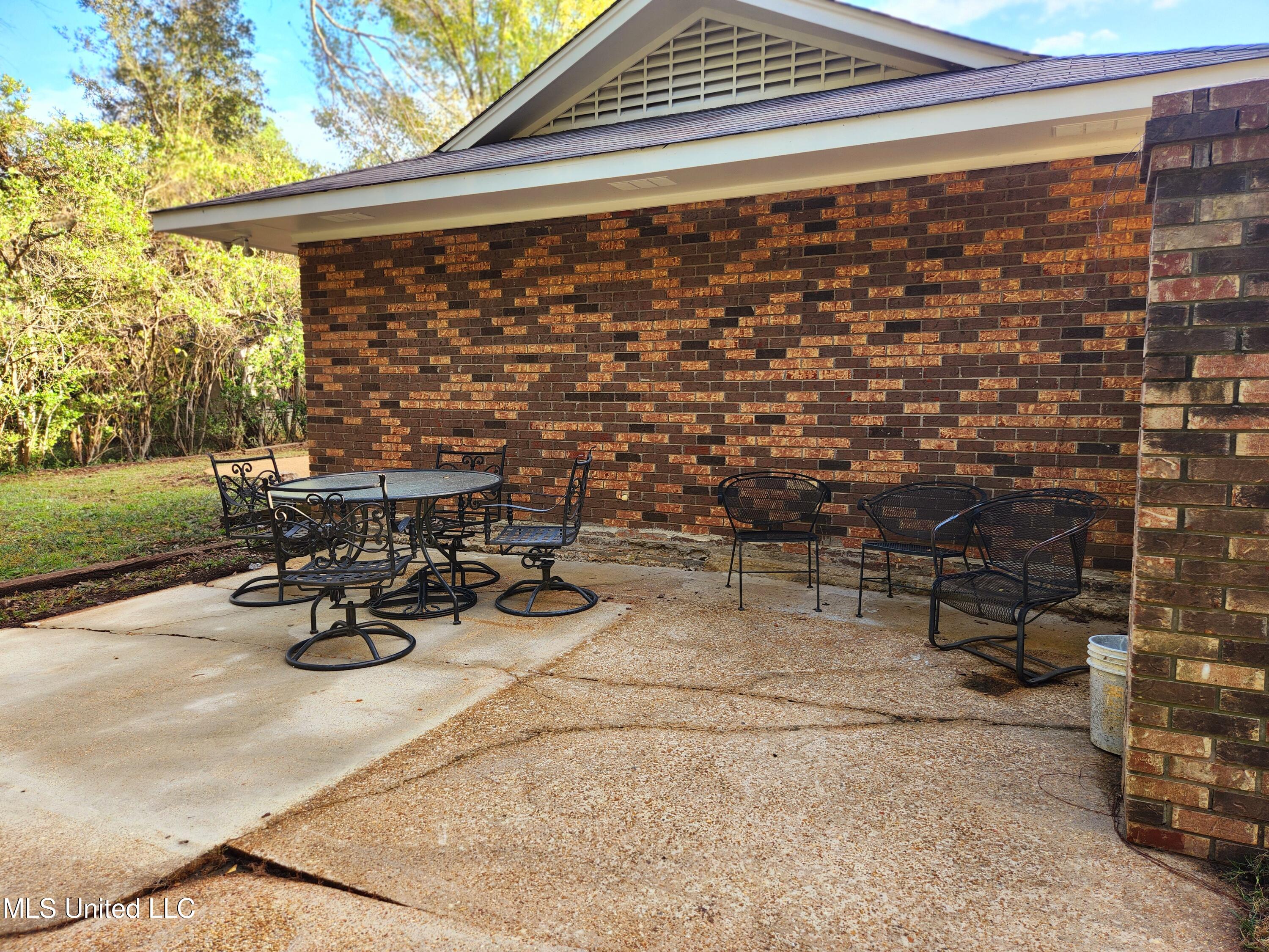 1234 Woodfield Drive