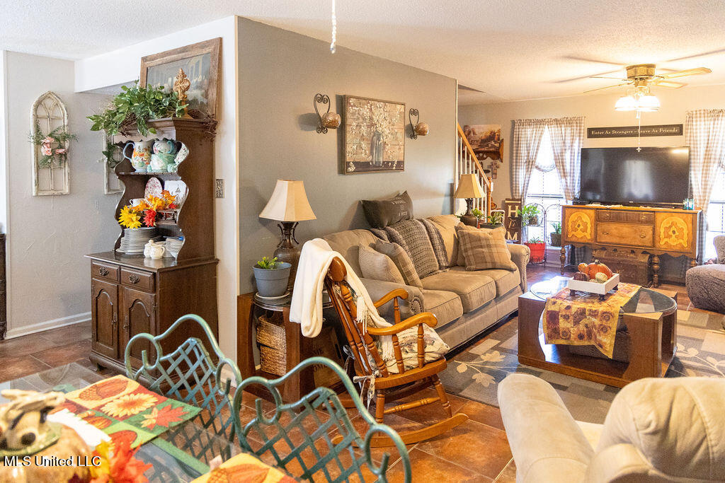 509 W West Jeff Davis Avenue