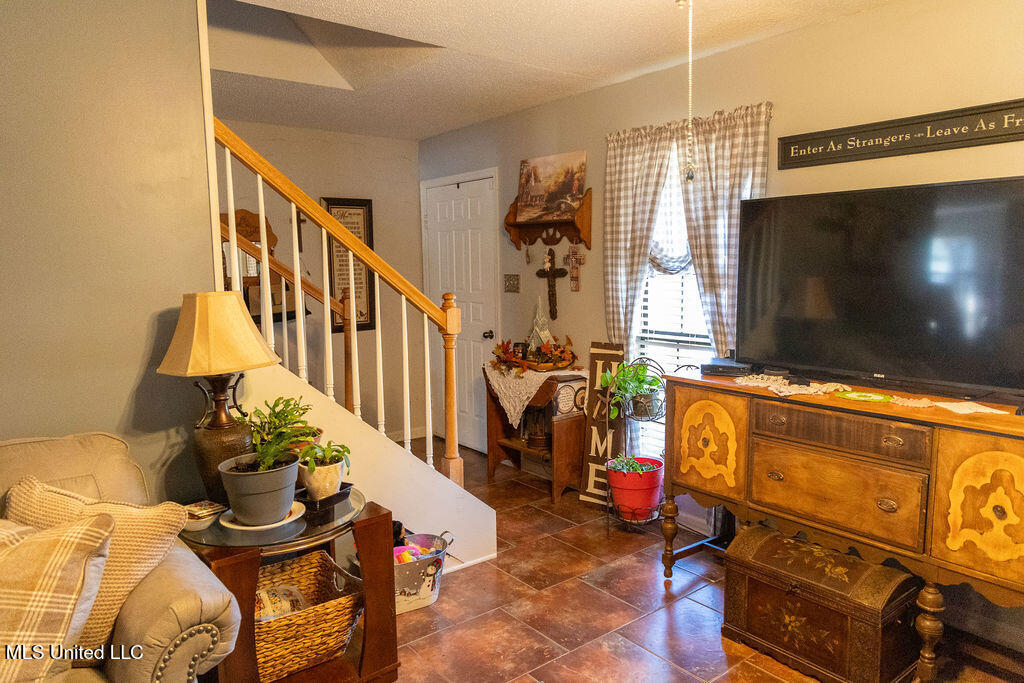 509 W West Jeff Davis Avenue