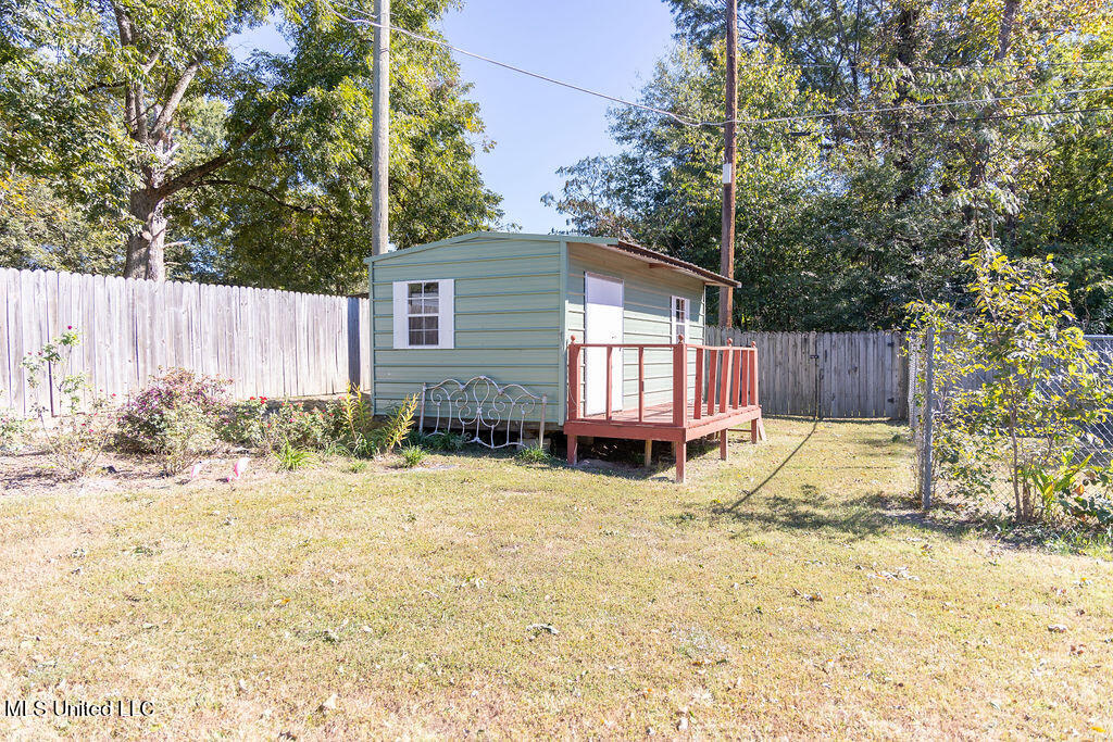 509 W West Jeff Davis Avenue