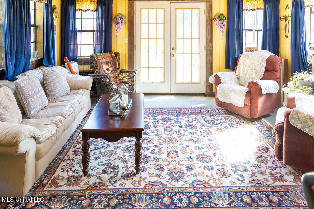 509 W West Jeff Davis Avenue